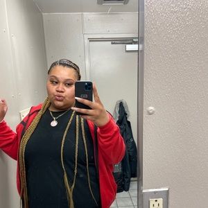 Meet your Posher, Alexis